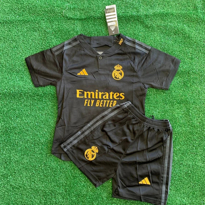 Kit Infantil Real Madrid – Versão Tailandesa Premium (Camisa + Short) Raccoonstore